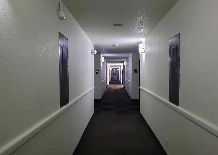 Modern 39 Lakeview By Oyo Hotel