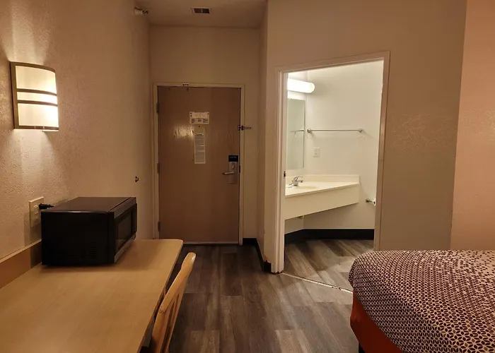 Hotel Modern 39 Lakeview By Oyo