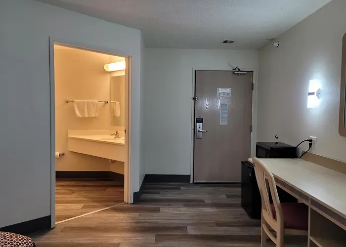 Modern 39 Lakeview By Oyo 2* Minonk