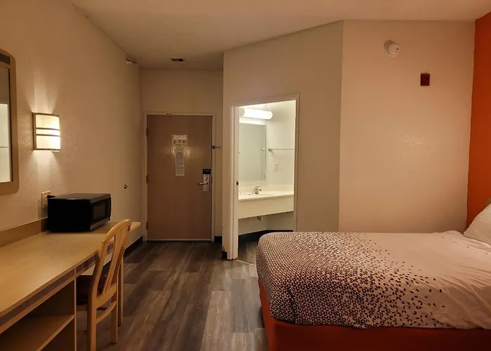 Hotel Modern 39 Lakeview By Oyo Minonk