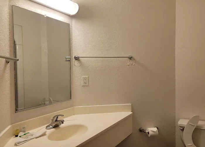 Modern 39 Lakeview By Oyo Hotel